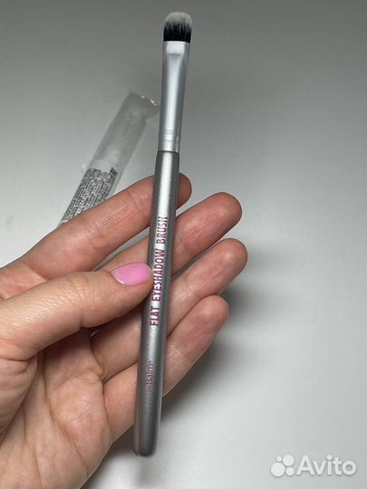 Кисть для теней The Balm