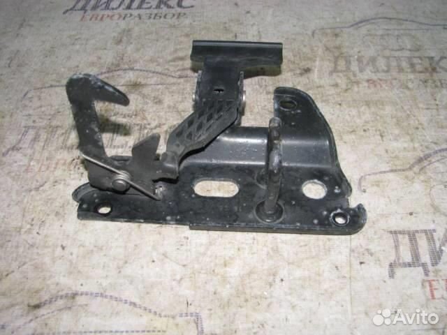 Крючок капота Audi A6 (C6 4F) 2004-2011