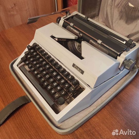 Печатная пишущая машинка