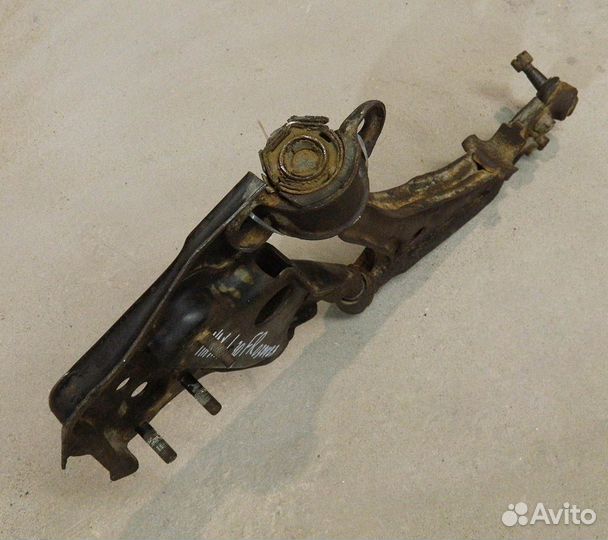 Рычаг передний правый в сборе Nissan Maxima J30 3
