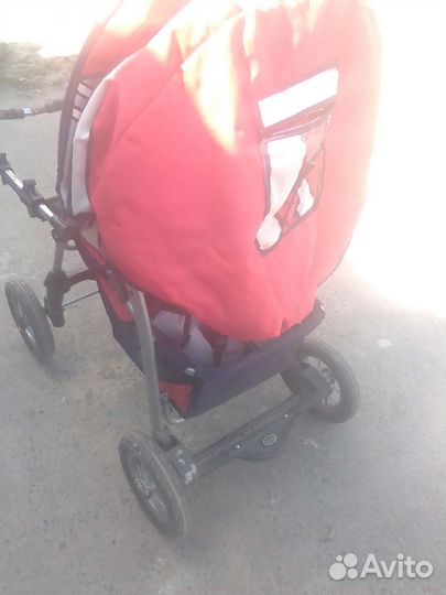 Прогулочная коляска