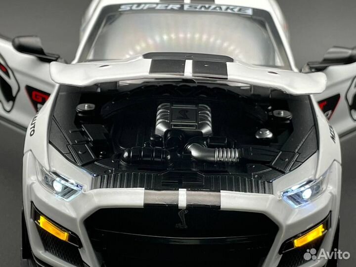 Модель автомобиля Ford Mustang GT Shelby метал