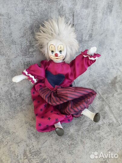 Кукла фарфоровая клоун