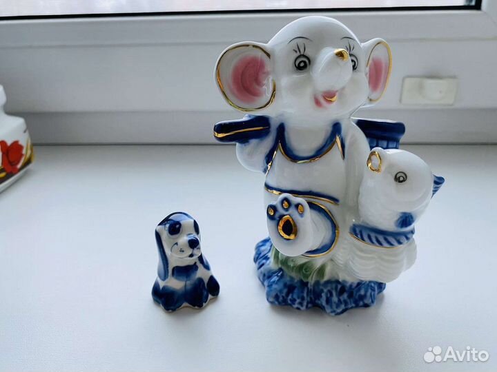 Статуэтки-сувениры гжель