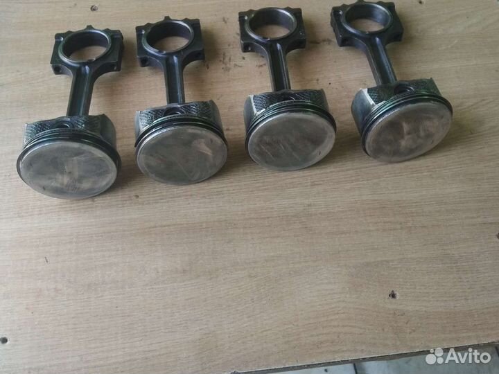 Поршни мотор ciba 2.0 бензин мондео3 2006г. Станд