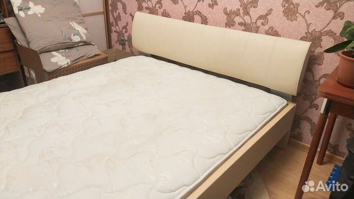 Кровать с матрасом