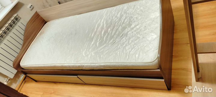 Детская кровать с матрасом