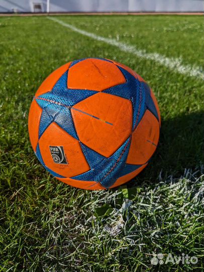 Футбольный мяч adidas лига чемпионов