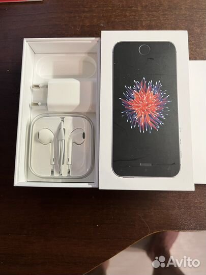 Продам iPhone SE 32 GB