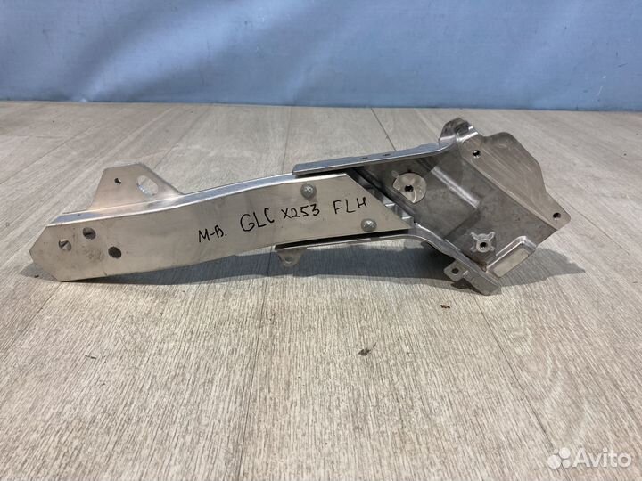 Кронштейн панели Mercedes Glc 2015- передний левый