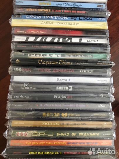 Компакт-диски, рэп, рок. Кассеты