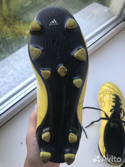 Детские футбольные бутсы