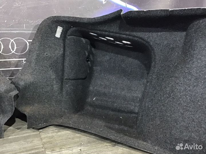 Обшивка багажника правая Skoda Octavia A5
