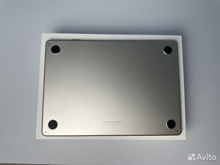 MacBook Air 13 2022 M2/16/256Gb Starlight, 42 цикл