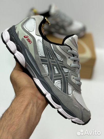 Кроссовки asics