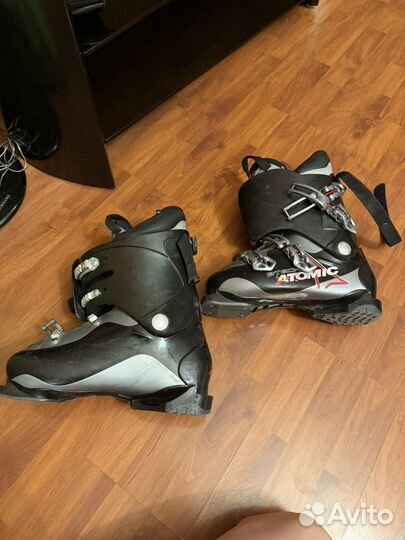 Горнолыжные ботинки atomic