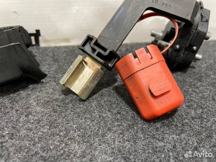 Вывод плюса в моторном отсеке Bmw 320I E90