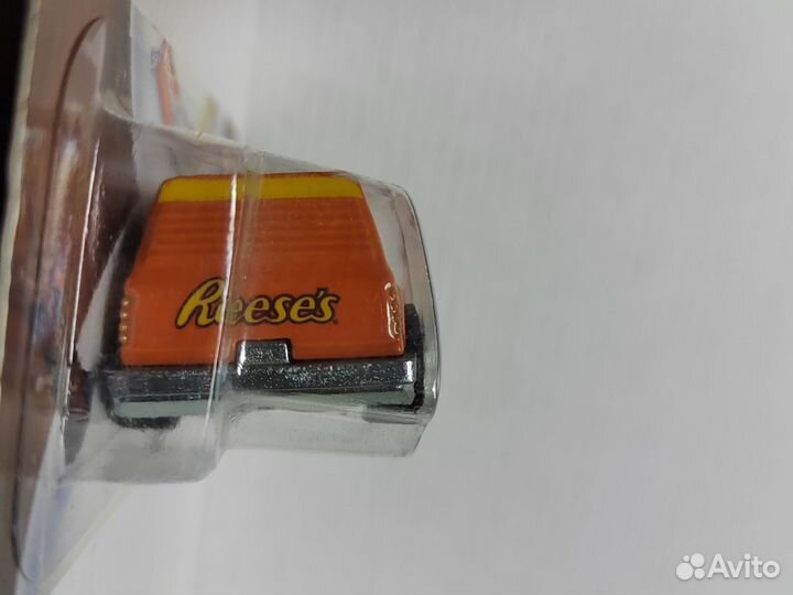 2011 Hot Wheels Hershey's Dream Van XGW