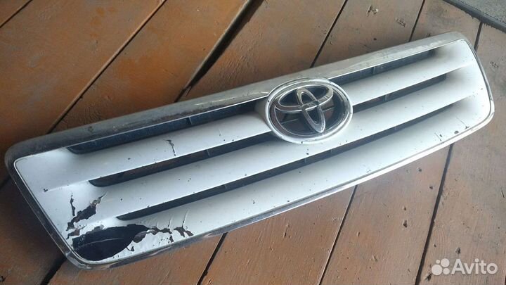 Решетка радиатора Toyota Ipsum