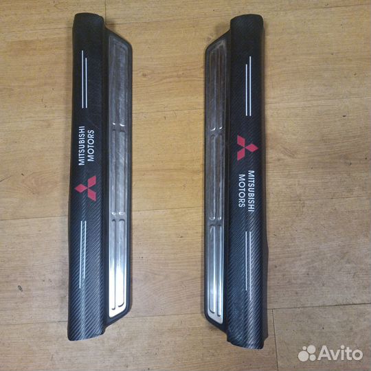 Накладки на пороги mitsubishi outlander 1