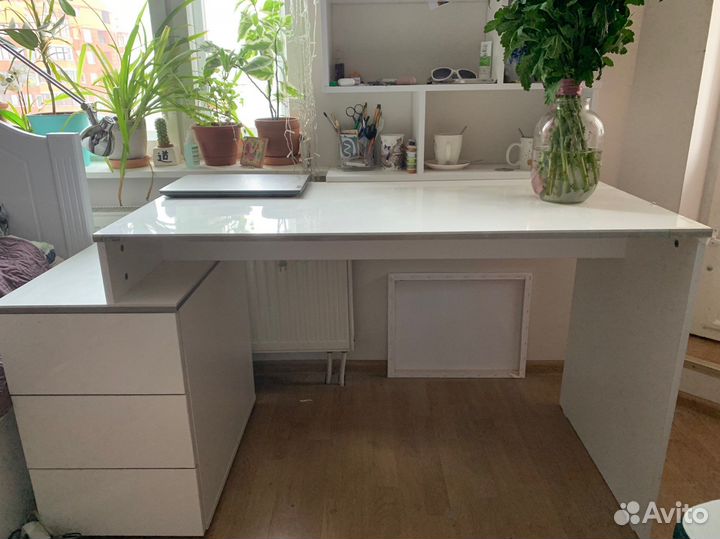 Компьютерный стол белый