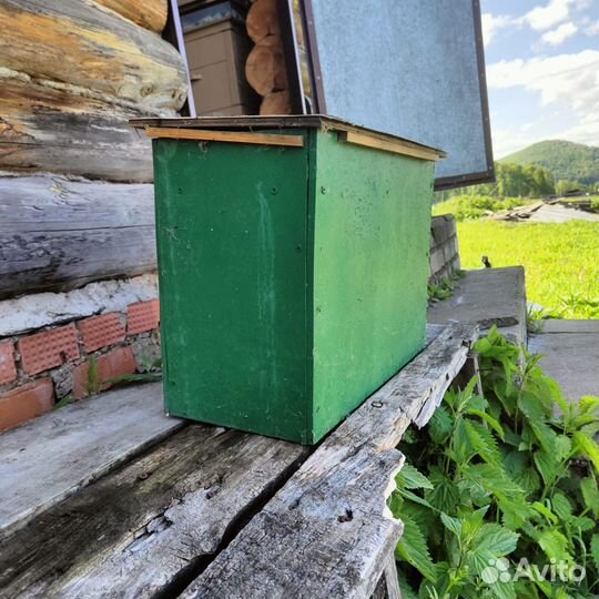 Ульи, ловушки, кормушки для пчел, рамки