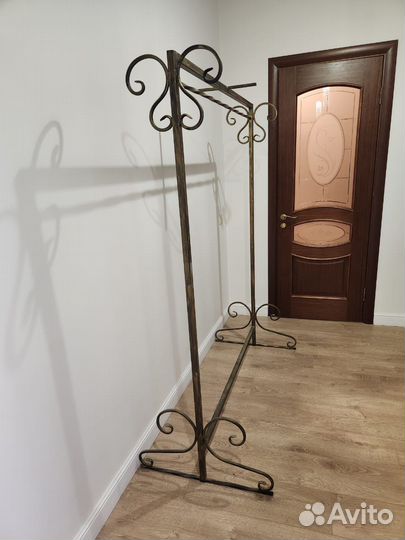 Вешалка напольная кованная