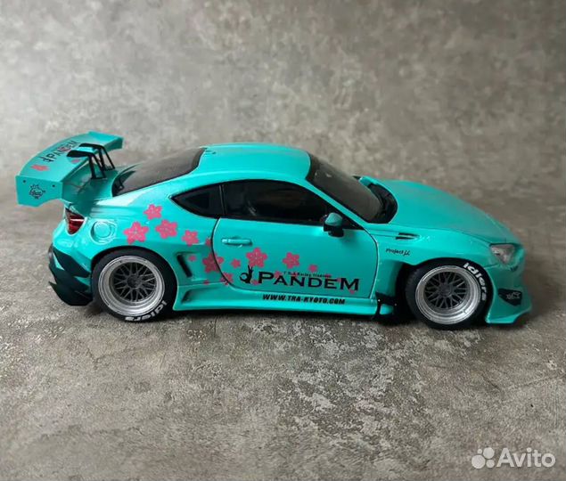 Toyota GT86 Pandem 1/18 DCN light blue