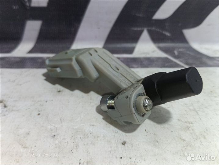 Датчик положения коленвала Volkswagen Passat B7