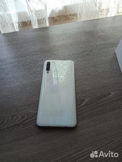 Samsung Galaxy A50, 4/64 ГБ