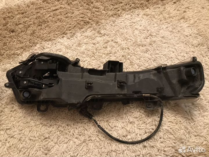 Правая передняя фара и правая передний ходовой ого