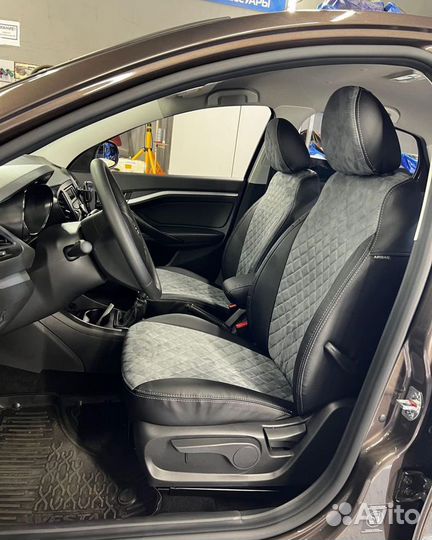 Чехлы Автопилот Vesta с серой алькантарой и ромбом