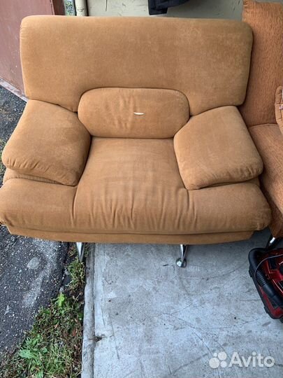 Диваны и кресло бу