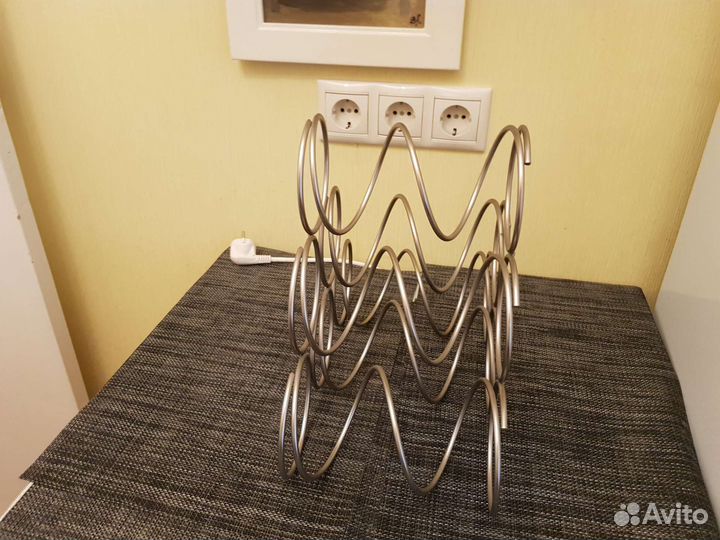 Бутылочницв металл на 6 бутылок