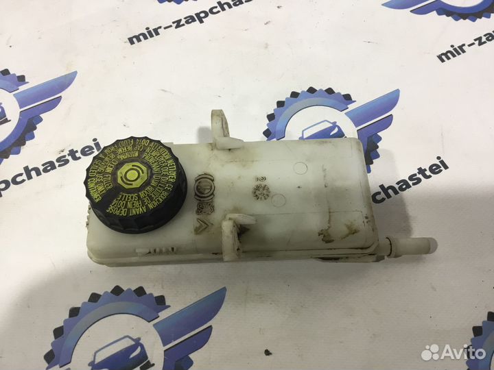 Бачок тормозной жидкости Peugeot 308 (1.6)