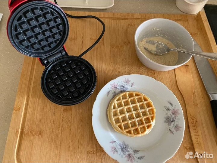 Электрическая вафельница новая
