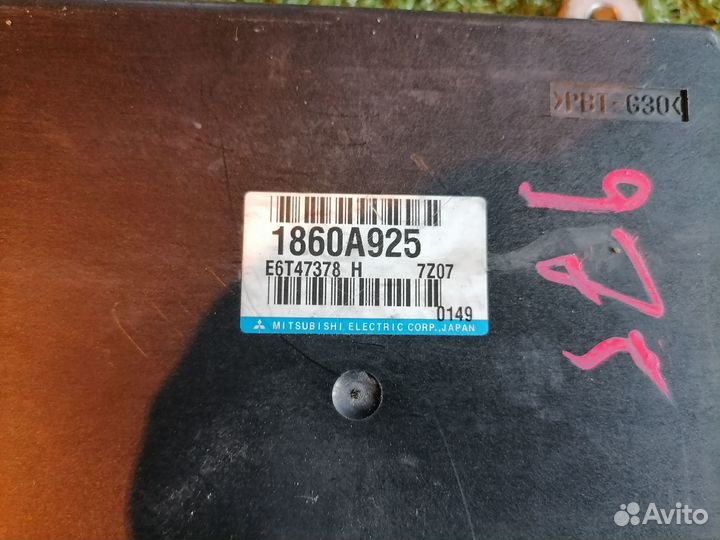 Блок управления двигателем 4B12 1860A925 Mitsubish