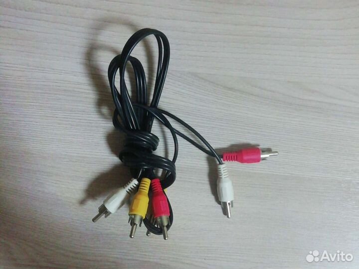 Аудио и видео тюльпаны провод