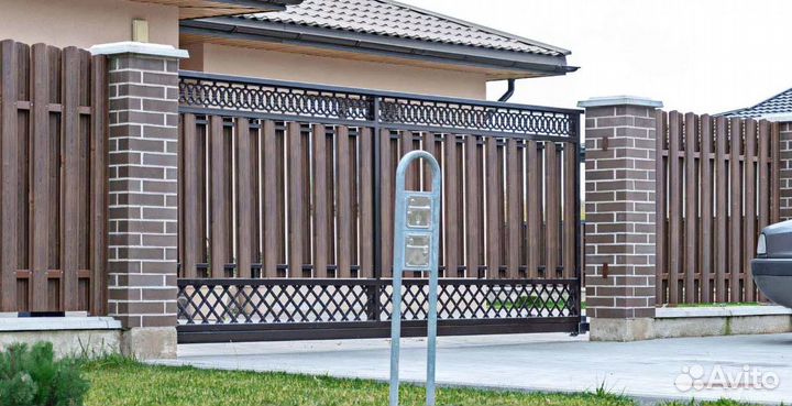 Забор из евроштакетника для дома качественно