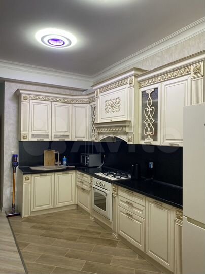 2-к. квартира, 65 м², 10/12 эт.