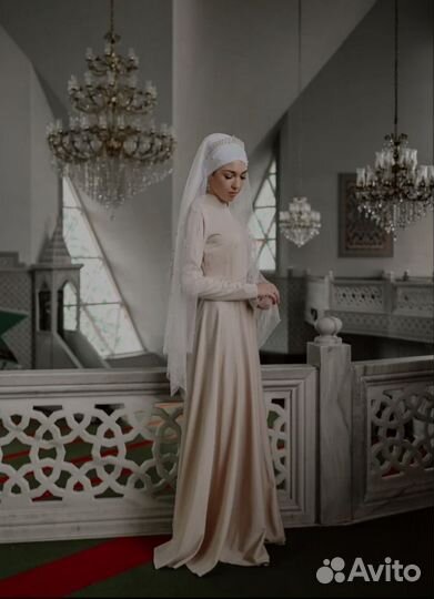 Платье на никах 42