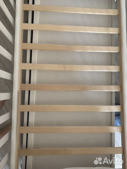 Детская кроватка с маятником