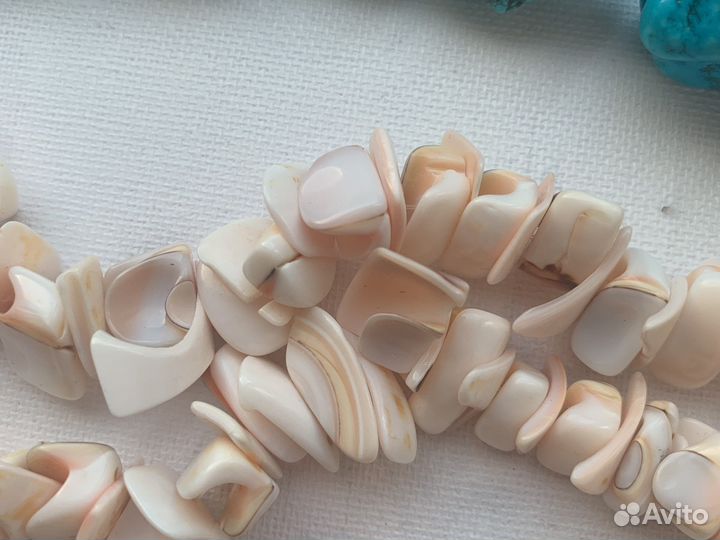 Украшения из натуральных камней и перламутра