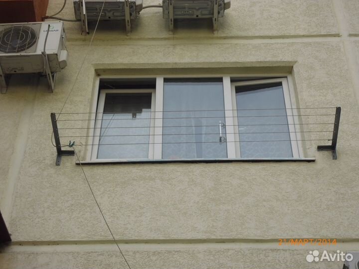 Козырьки (навесы над окнами), бельевые кронштейны