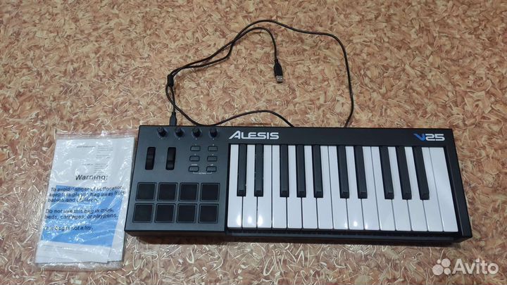 Midi-Клавиатура Alesis v25