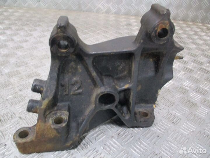 Кронштейн усилителя бампера правый Scania 1514912