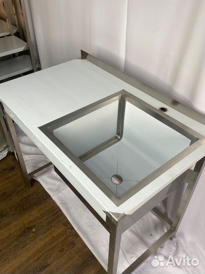 Стол разделочный с мойкой