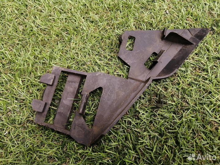 Крепление фары Volvo V50