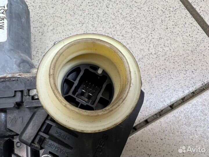 Стеклоподъемник электр. передний левый Toyota