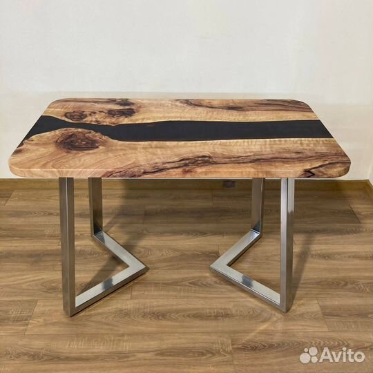 Кухонный стол 'Glad Bureau'